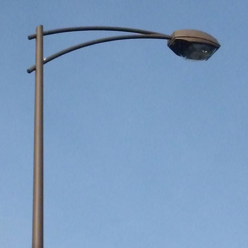 一般的な水銀灯の街路灯